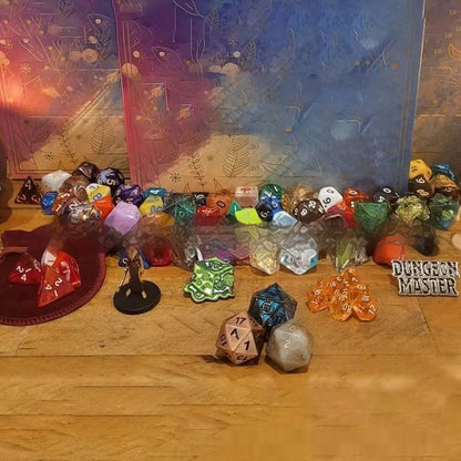 Dungeons & Dragons Dice Christmas 24-Day Countdown Calendar Blind Box